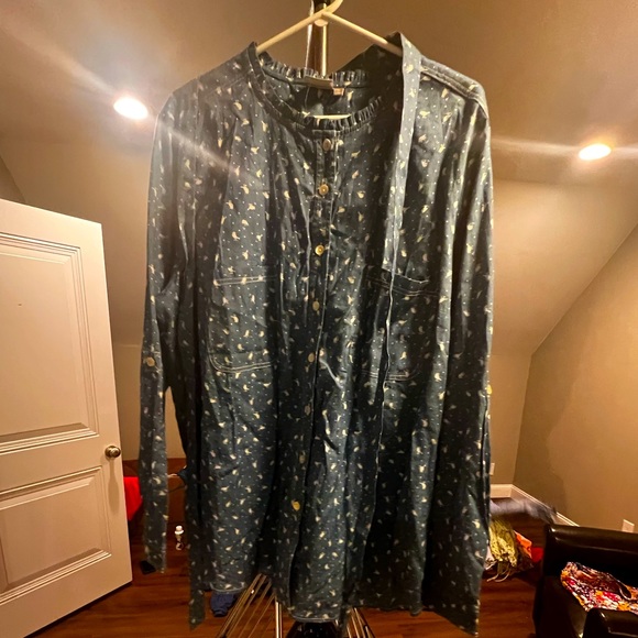 Eshakti bird print chambray button top with belt. - Picture 3 of 7